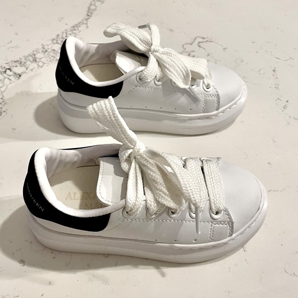 Alexander McQueen Kids Oversized Lace-Up Leather Sneakers. Brand new. - Picture 5 of 7